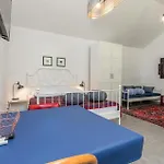Casa de Férias 3 Bedroom Cozy In Sukošan