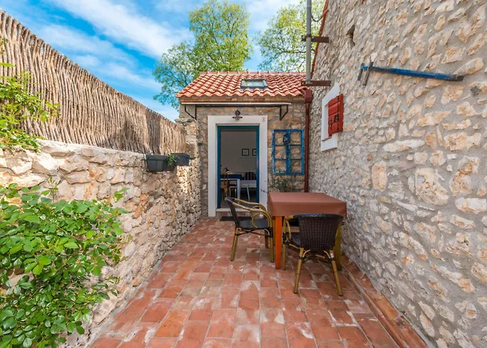 3 Bedroom Cozy In Sukošan