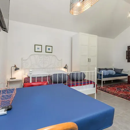 Holiday home 3 Bedroom Cozy In Sukosan