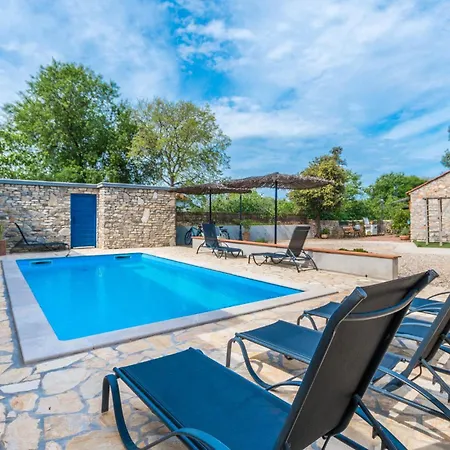 3 Bedroom Cozy In Holiday home *