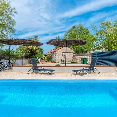 3 Bedroom Cozy In Holiday home