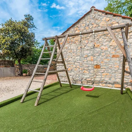 בית נופש 3 Bedroom Cozy In *