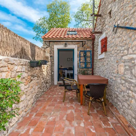 3 Bedroom Cozy In Sukošan