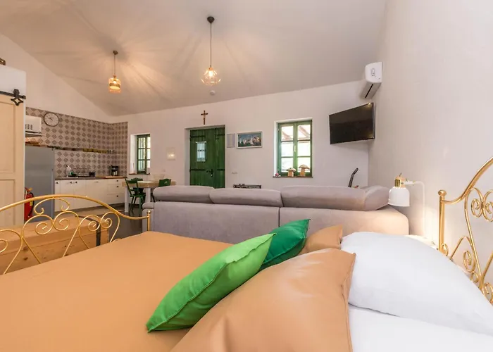 3 Bedroom Cozy In בית נופש