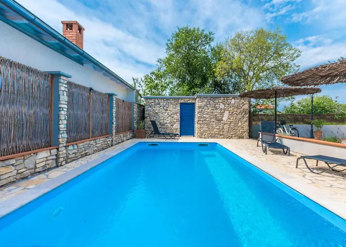 3 Bedroom Cozy In בית נופש Sukošan