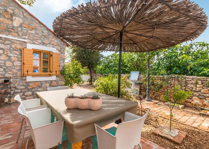 3 Bedroom Cozy In *