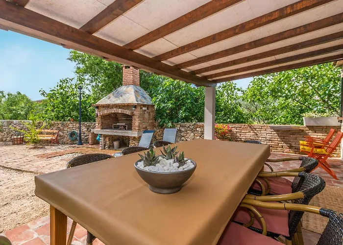 3 Bedroom Cozy In Sukošan