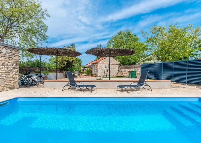 3 Bedroom Cozy In בית נופש