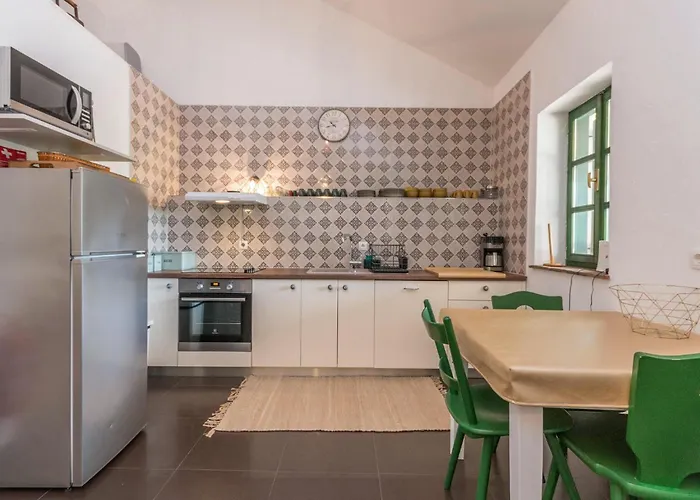 3 Bedroom Cozy In Sukošan